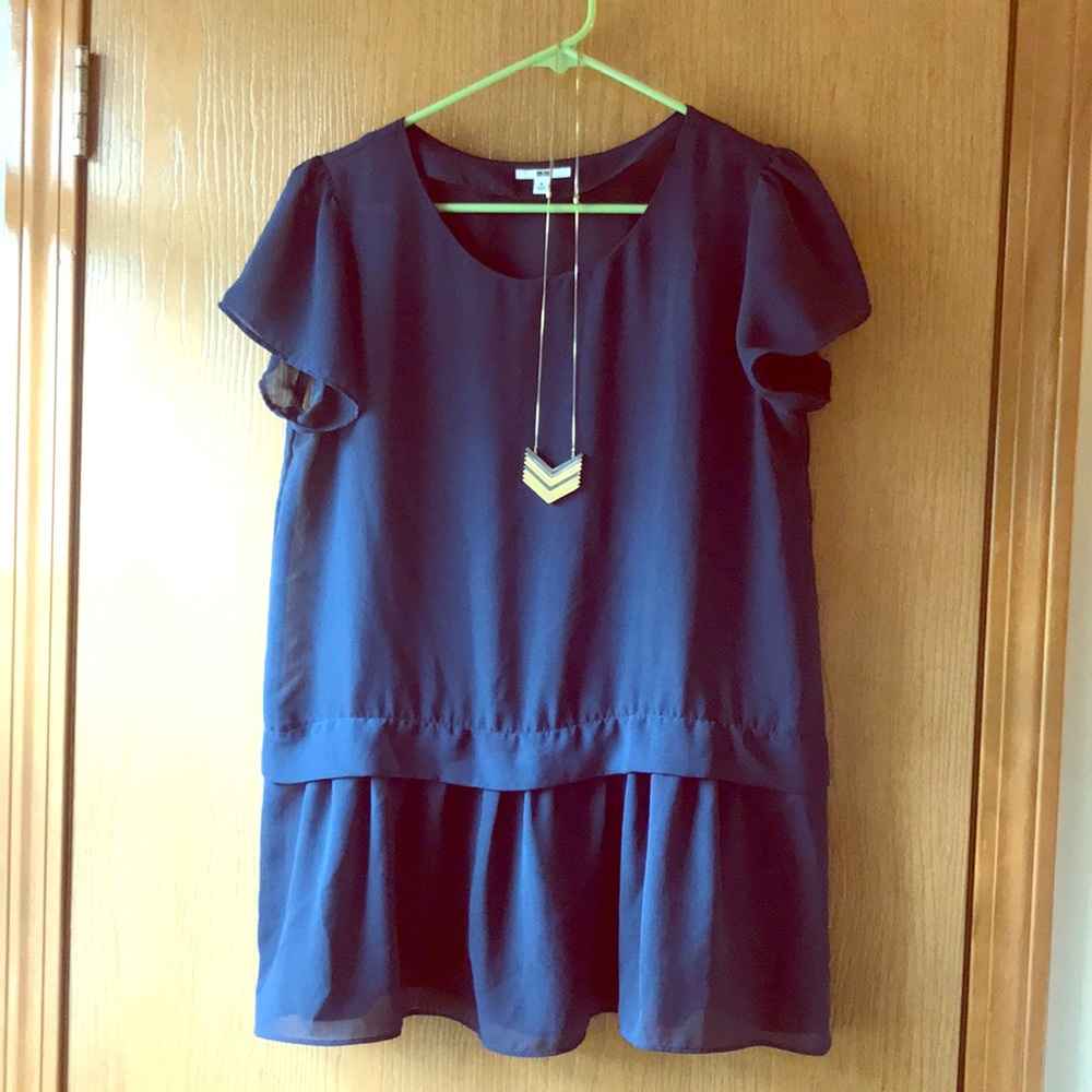 Uniqlo flowy blouse 💙